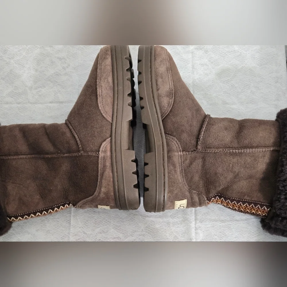 UGG same or